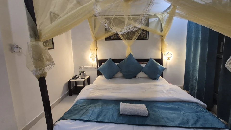 Selfie Point dehradun - Sweet Couple Room